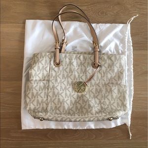 Like New Michael Kors Tote with Storage Bag